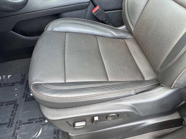 Used 2023 Chevrolet Suburban High Country image 15