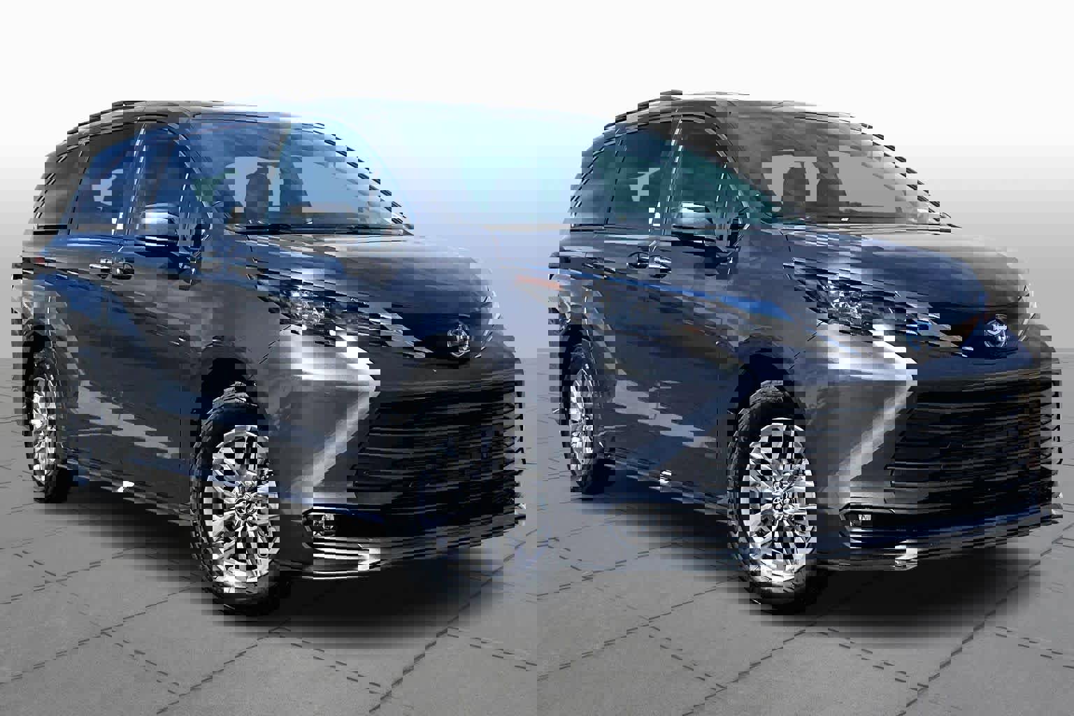 Certified 2025 Toyota Sienna XLE w/ XLE Plus Package image 3