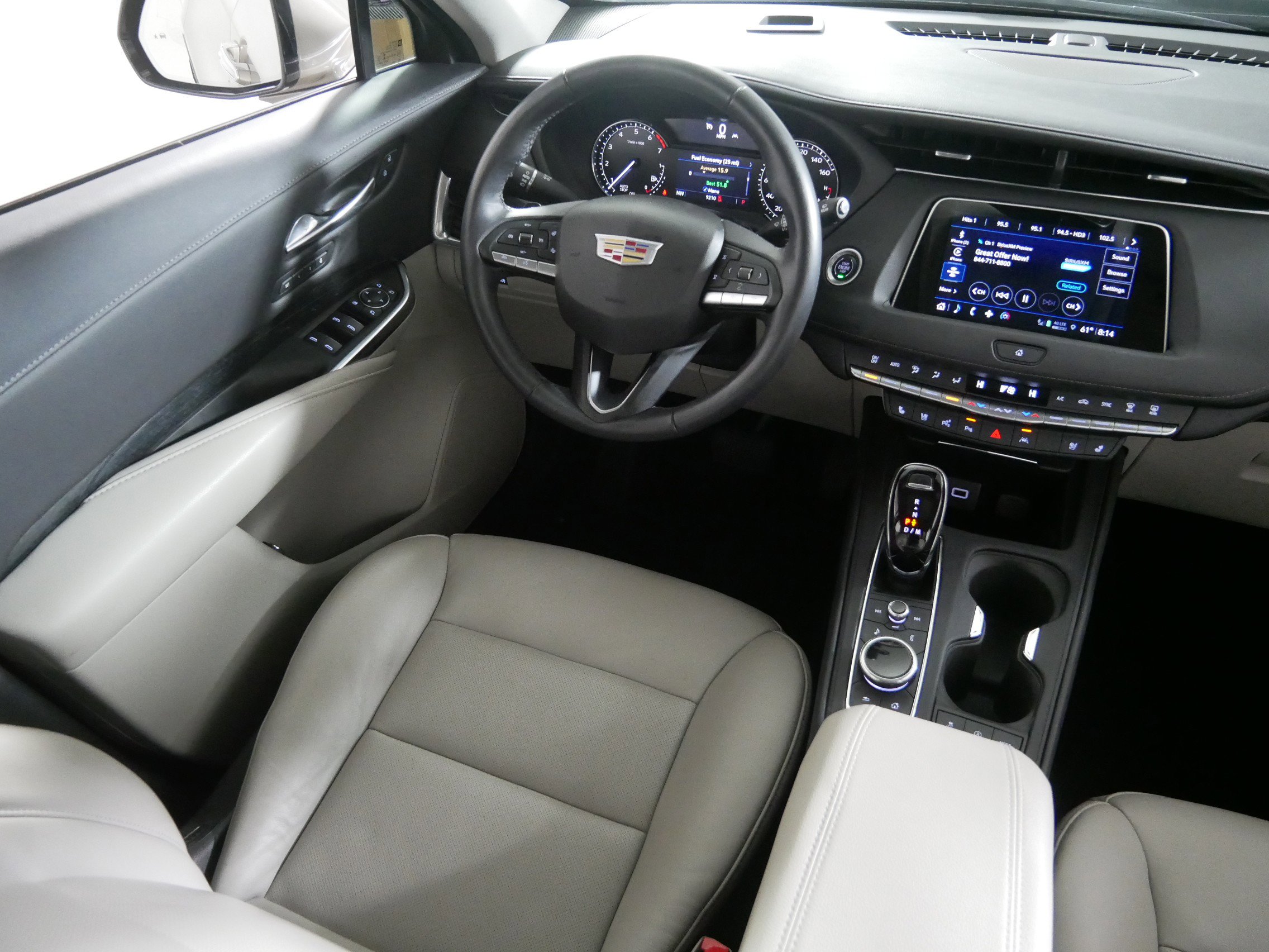 Used 2022 Cadillac XT4 Premium Luxury w/ Enhanced Visibility Package image 9