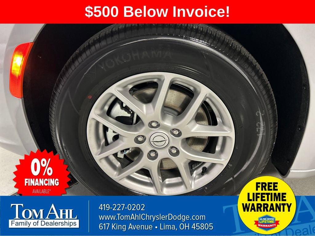 New 2026 Chrysler Pacifica Select image 9