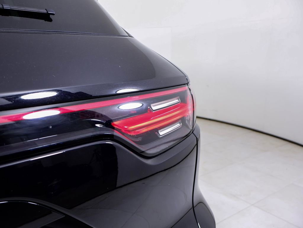 Certified 2022 Porsche Cayenne AWD/4WD image 13