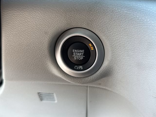 Used 2023 Chrysler Pacifica Touring-L FWD image 16