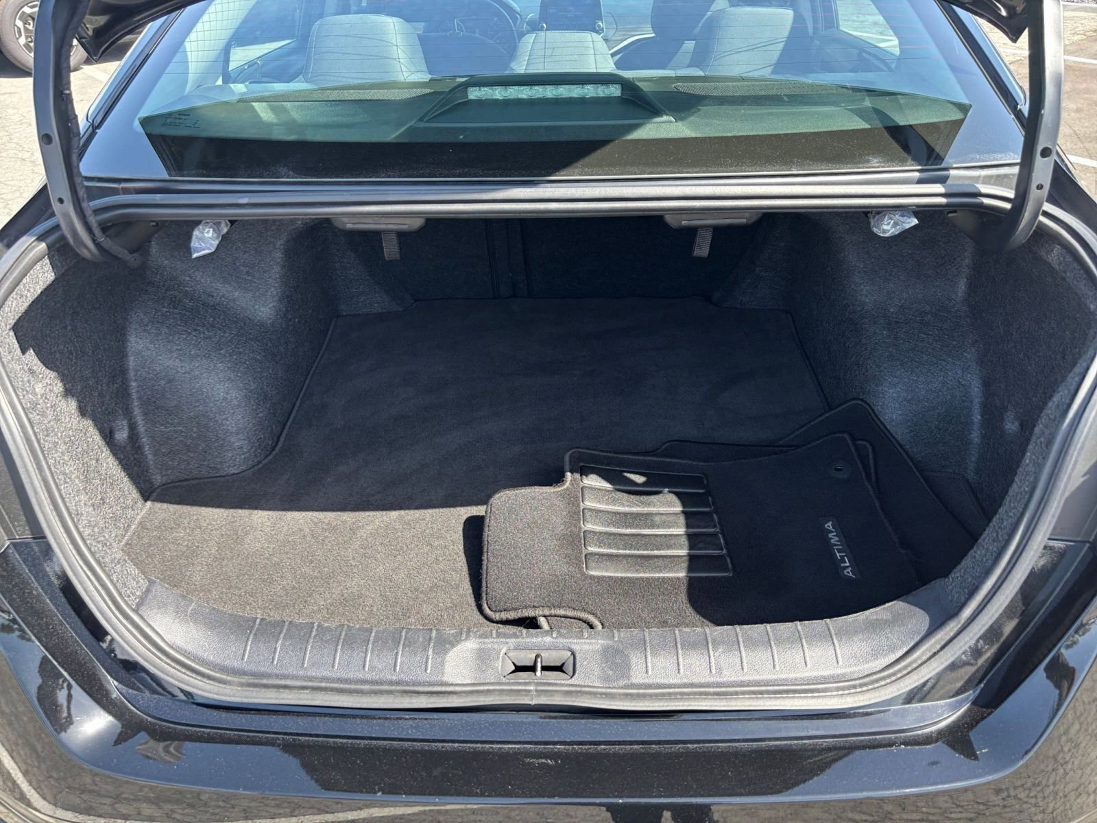 Used 2025 Nissan Altima 2.5 SV image 31