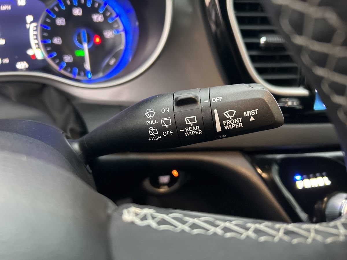 Used 2025 Chrysler Pacifica Select FWD image 19
