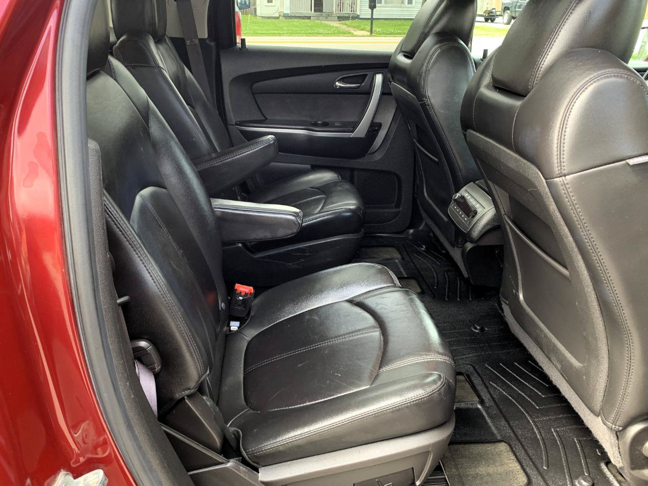 Used 2011 GMC Acadia SLT FWD image 38