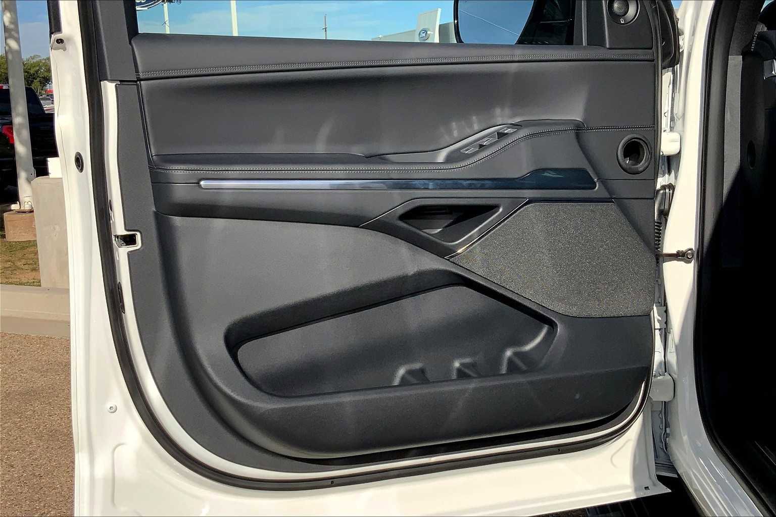 New 2025 Lincoln Navigator L Reserve w/ Jet Appearance Package image 10