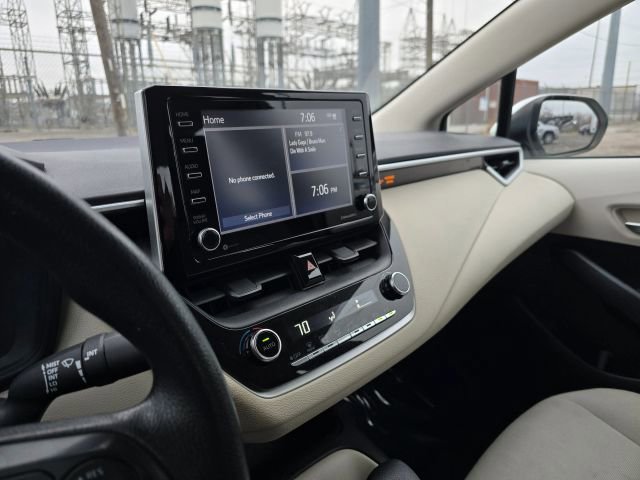 Used 2021 Toyota Corolla LE image 23