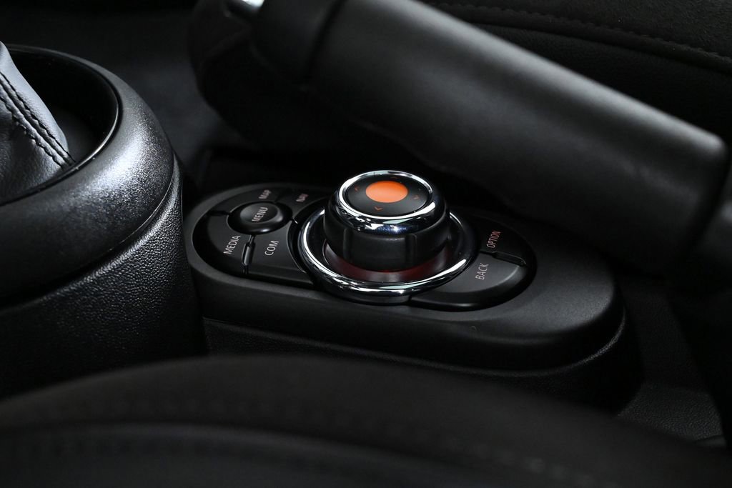 Used 2021 MINI Cooper 2-Door Hardtop image 20