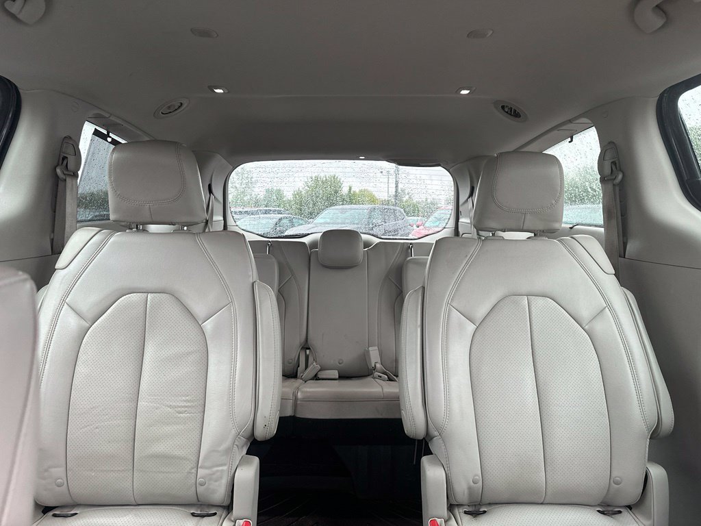 Used 2018 Chrysler Pacifica Touring-L Plus FWD image 33
