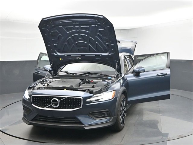 Used 2022 Volvo V60 T5 Cross Country w/ Advanced Package image 52
