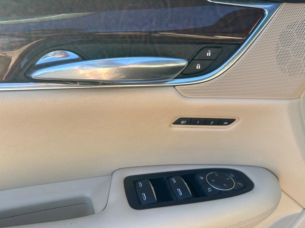 Used 2017 Cadillac XT5 Luxury w/ Driver Awareness Package image 10