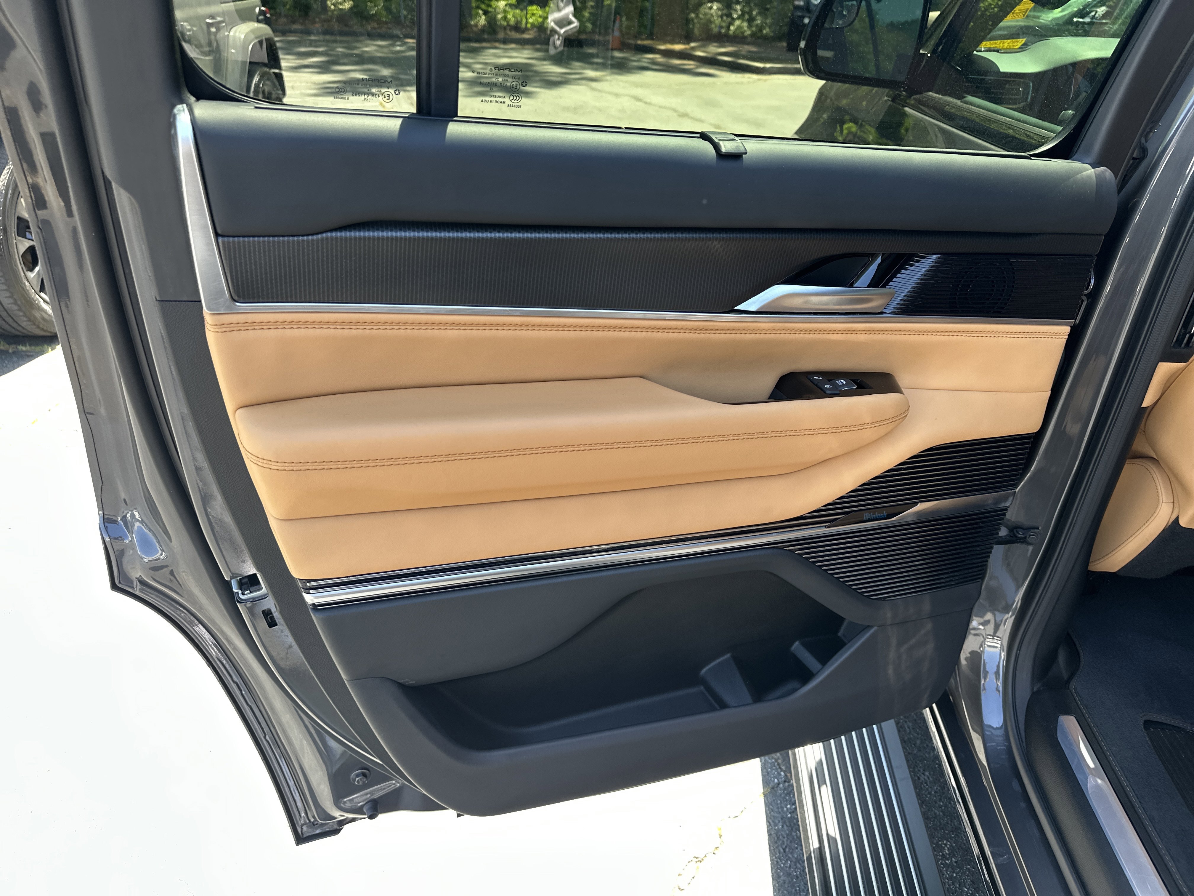 Used 2025 Jeep Grand Wagoneer Series III w/ Rear Seat Video Group 1 AWD/4WD image 26