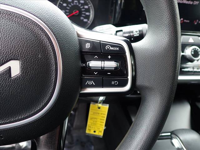 Used 2023 Kia Sorento LX AWD/4WD image 14