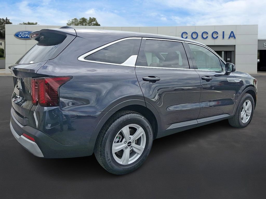 Used 2025 Kia Sorento LX FWD image 4