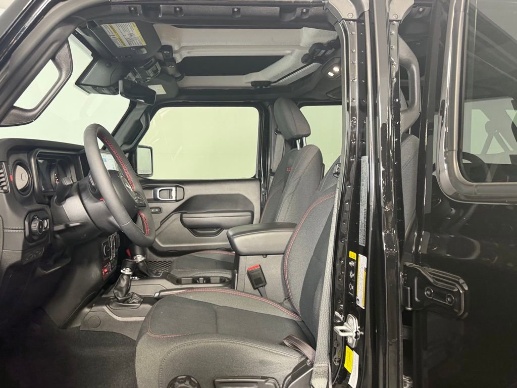 Used 2024 Jeep Wrangler Unlimited Rubicon w/ Capability Package image 21