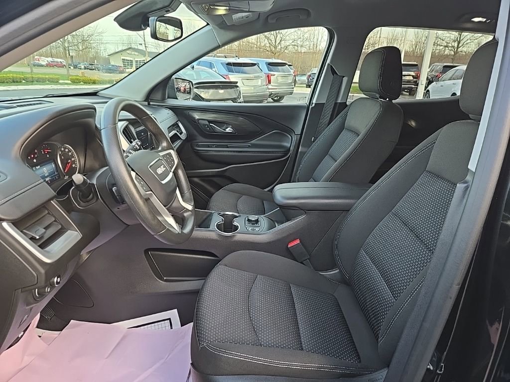 Used 2024 GMC Terrain SLE w/ Driver Convenience Package image 13