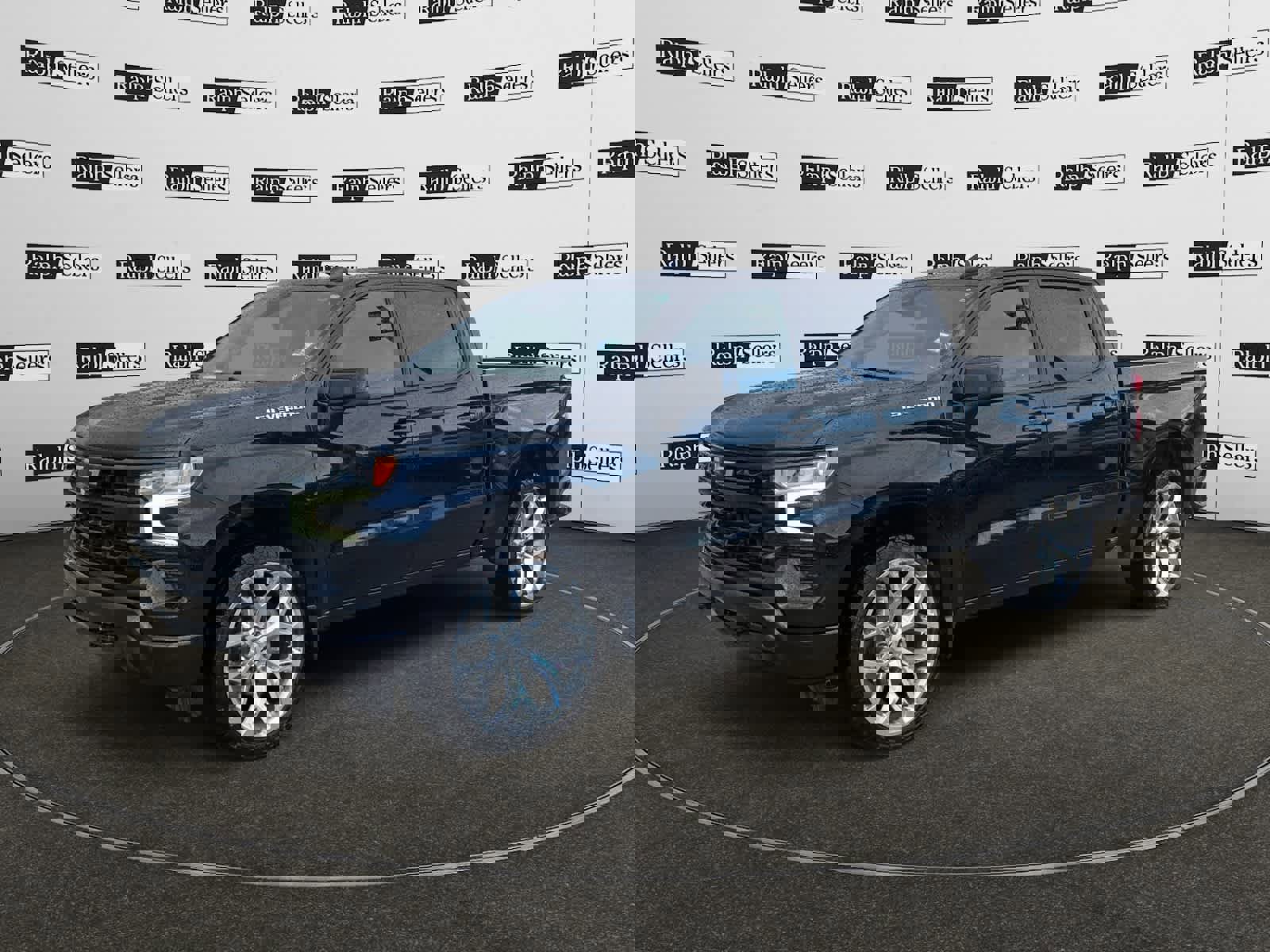 Used 2023 Chevrolet Silverado 1500 RST image 2