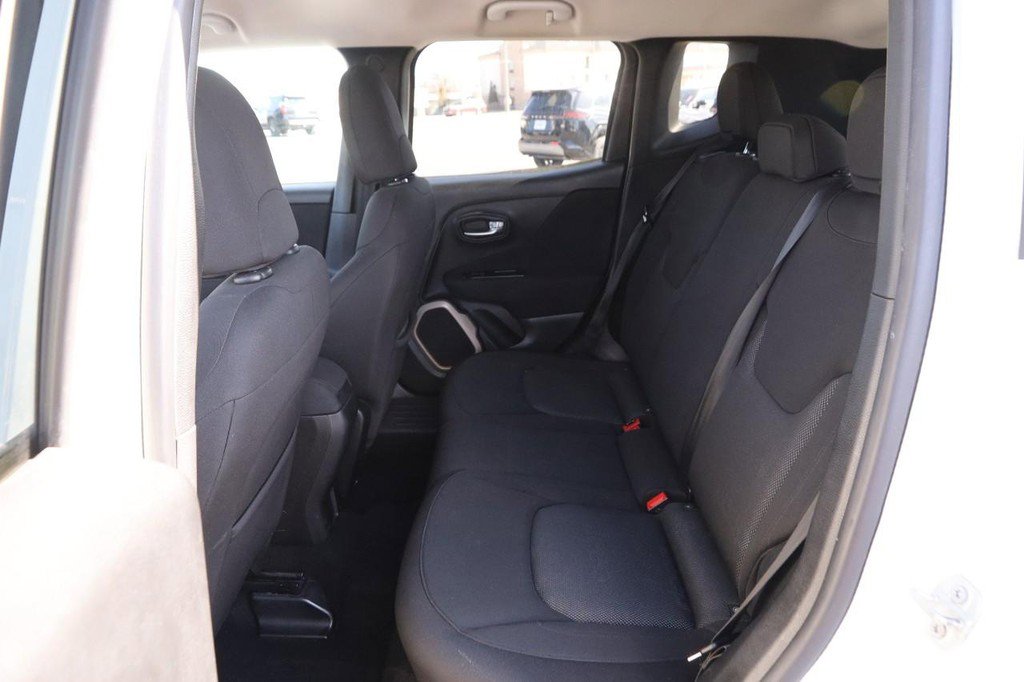 Used 2017 Jeep Renegade Latitude image 9