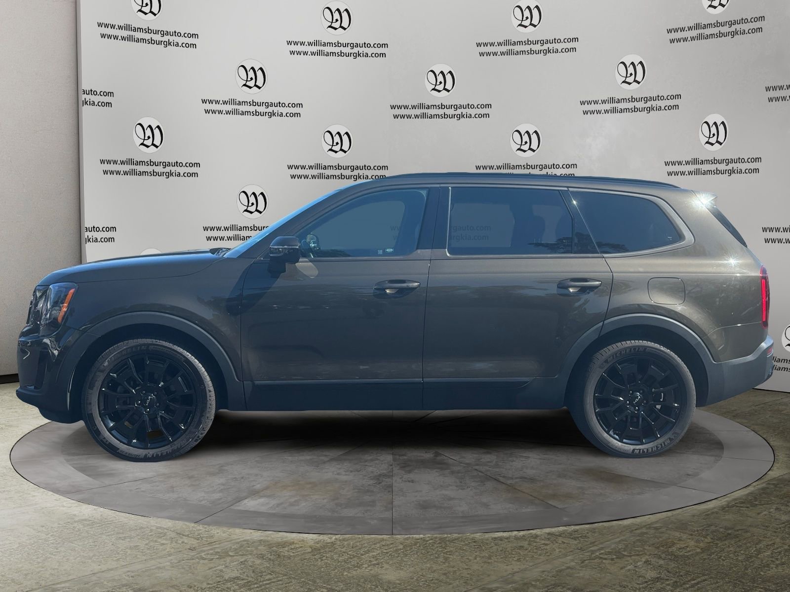 Used 2022 Kia Telluride SX w/ SX Prestige Package image 2