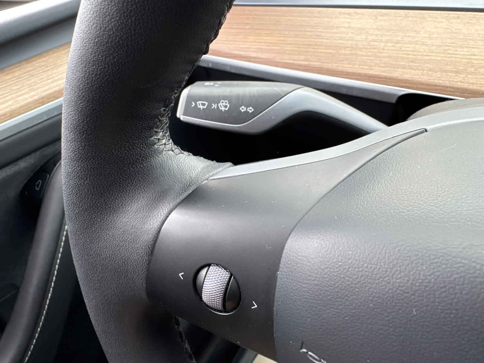 Used 2025 Tesla Model Y Performance image 19