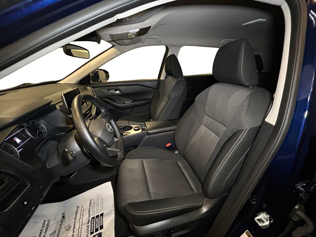 Used 2025 Nissan Rogue SV AWD/4WD image 10