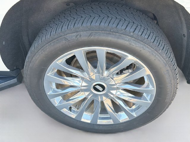 Used 2023 Cadillac Escalade ESV Premium Luxury AWD/4WD image 30