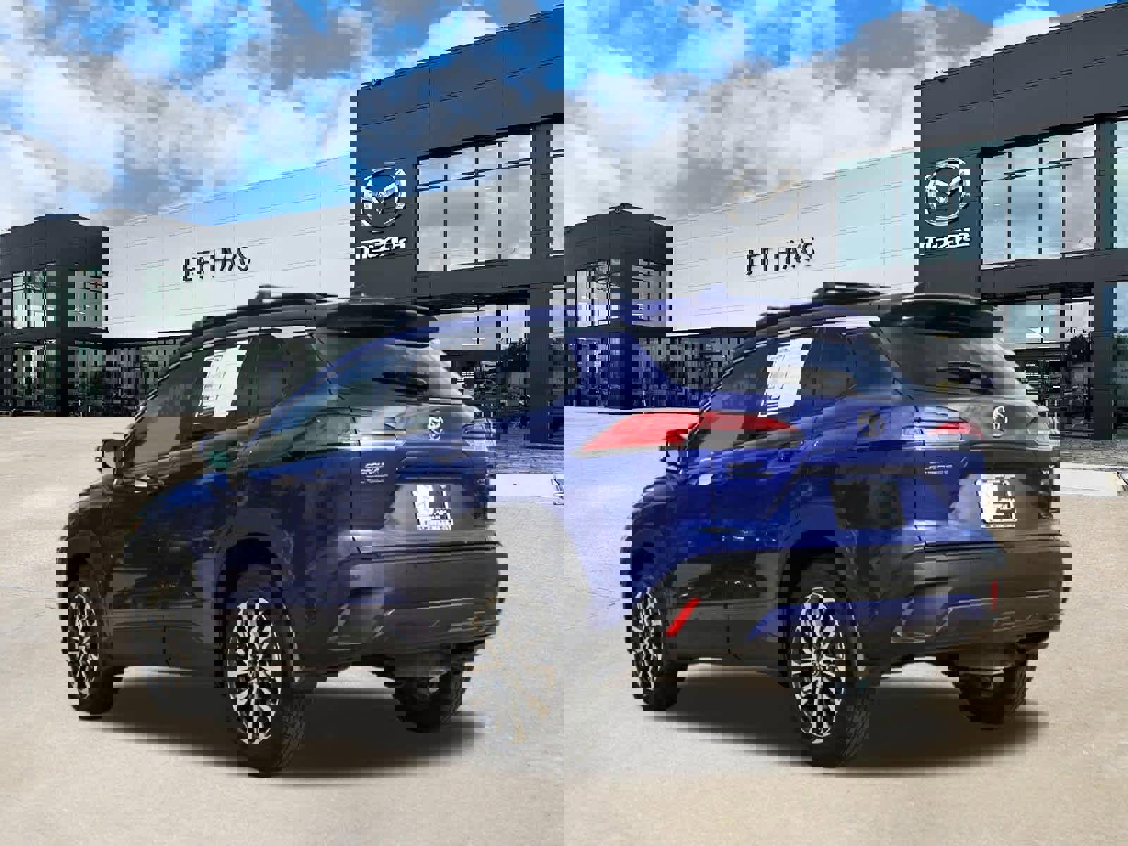 Used 2024 Toyota Corolla Cross XLE w/ Convenience Package image 2