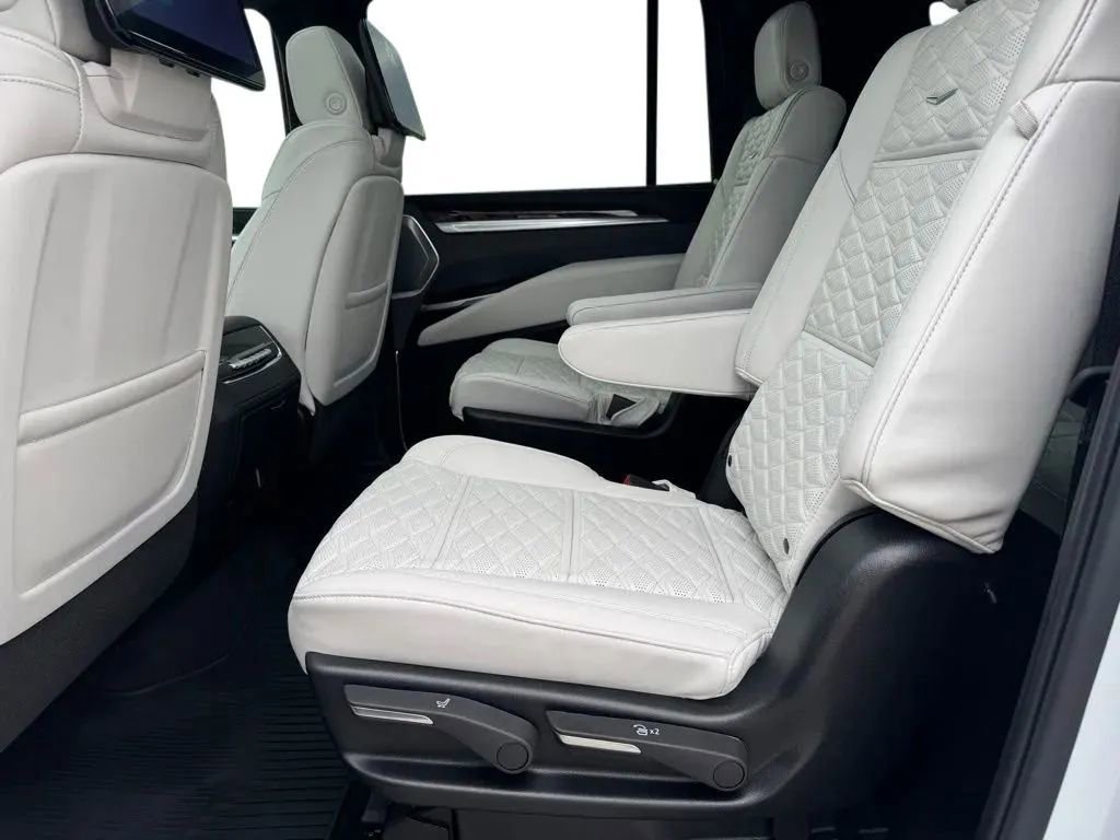 New 2026 Cadillac Escalade ESV Platinum Sport w/ LPO, ONYX Package image 18