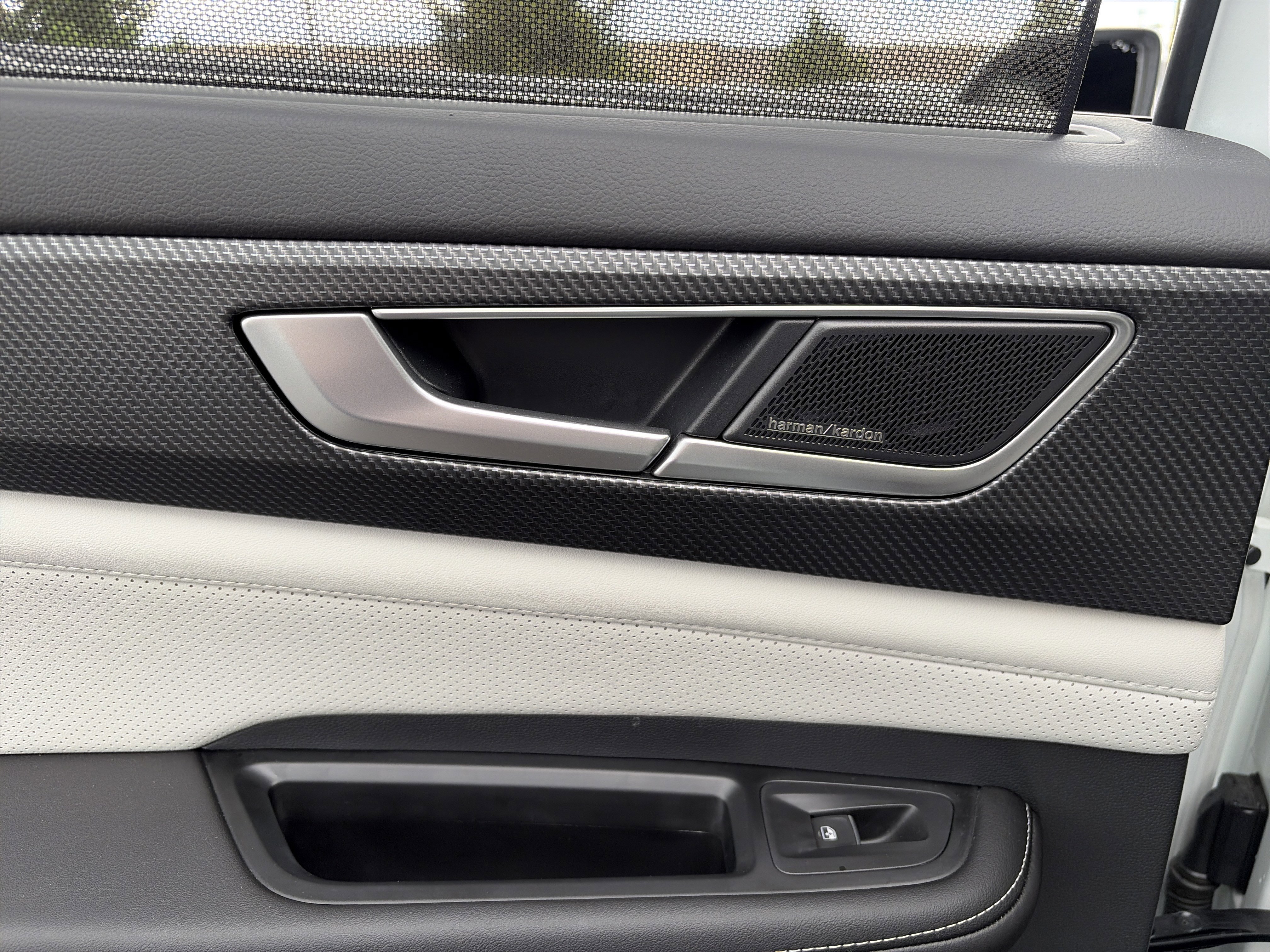 Used 2024 Volkswagen Atlas Cross Sport SEL Premium R-Line image 32