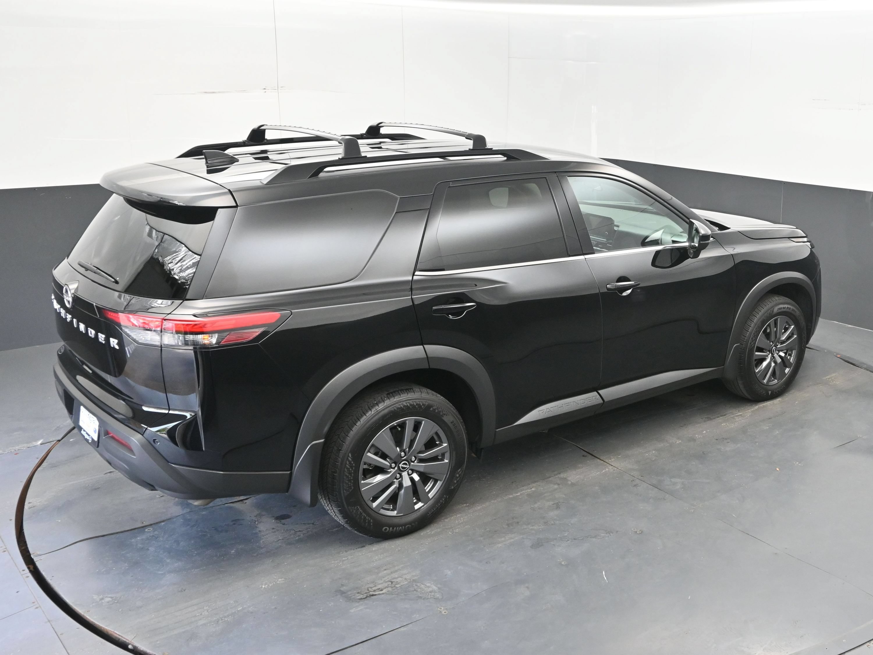 Used 2025 Nissan Pathfinder SV FWD image 36
