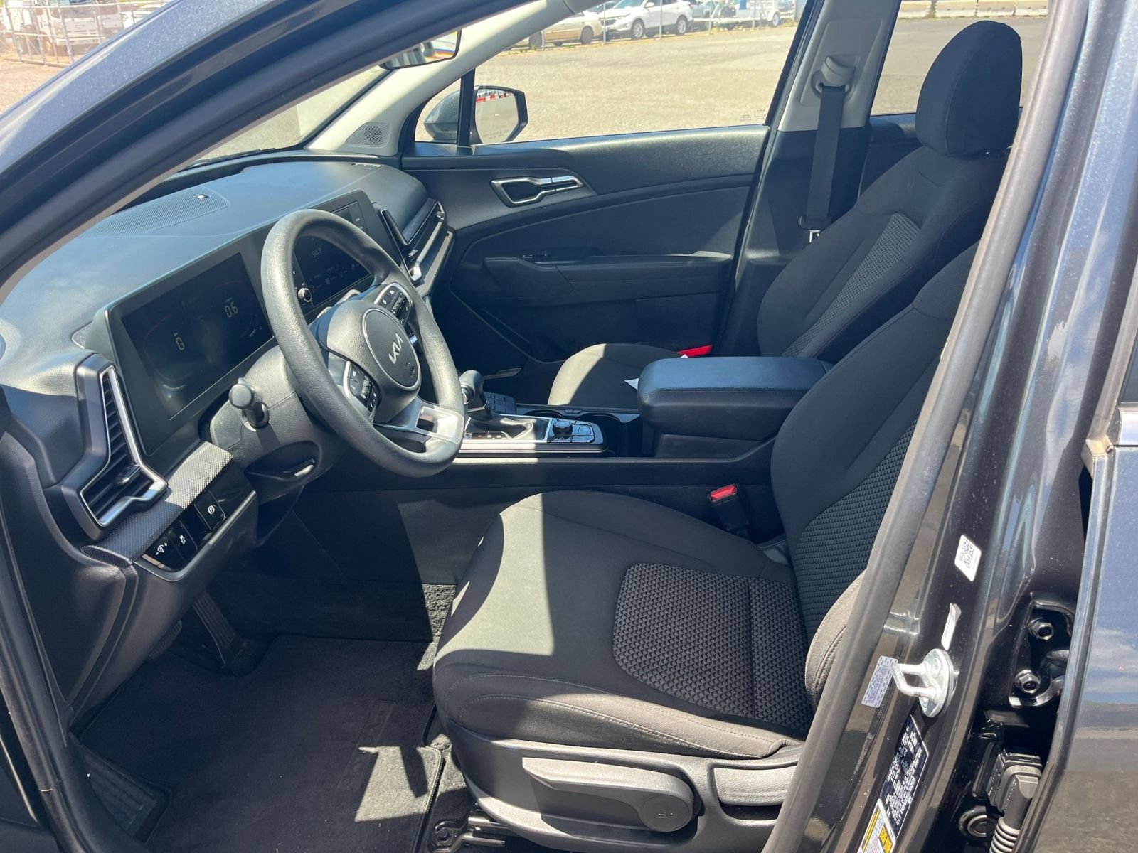 Used 2025 Kia Sportage LX FWD image 21