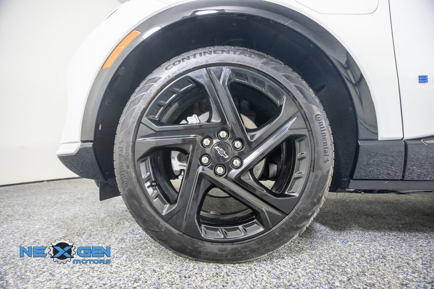 Used 2024 Chevrolet Equinox EV RS FWD image 47