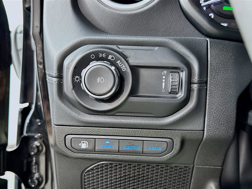 Used 2024 Jeep Wrangler High Altitude AWD/4WD image 18