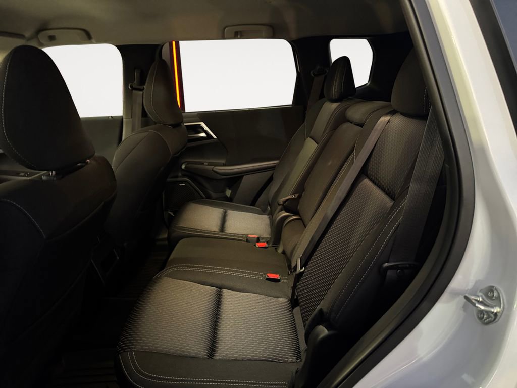 New 2026 Mitsubishi Outlander ES image 13