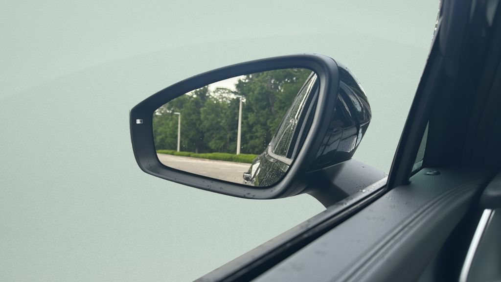 New 2026 Volkswagen Tiguan SE R-Line FWD image 32