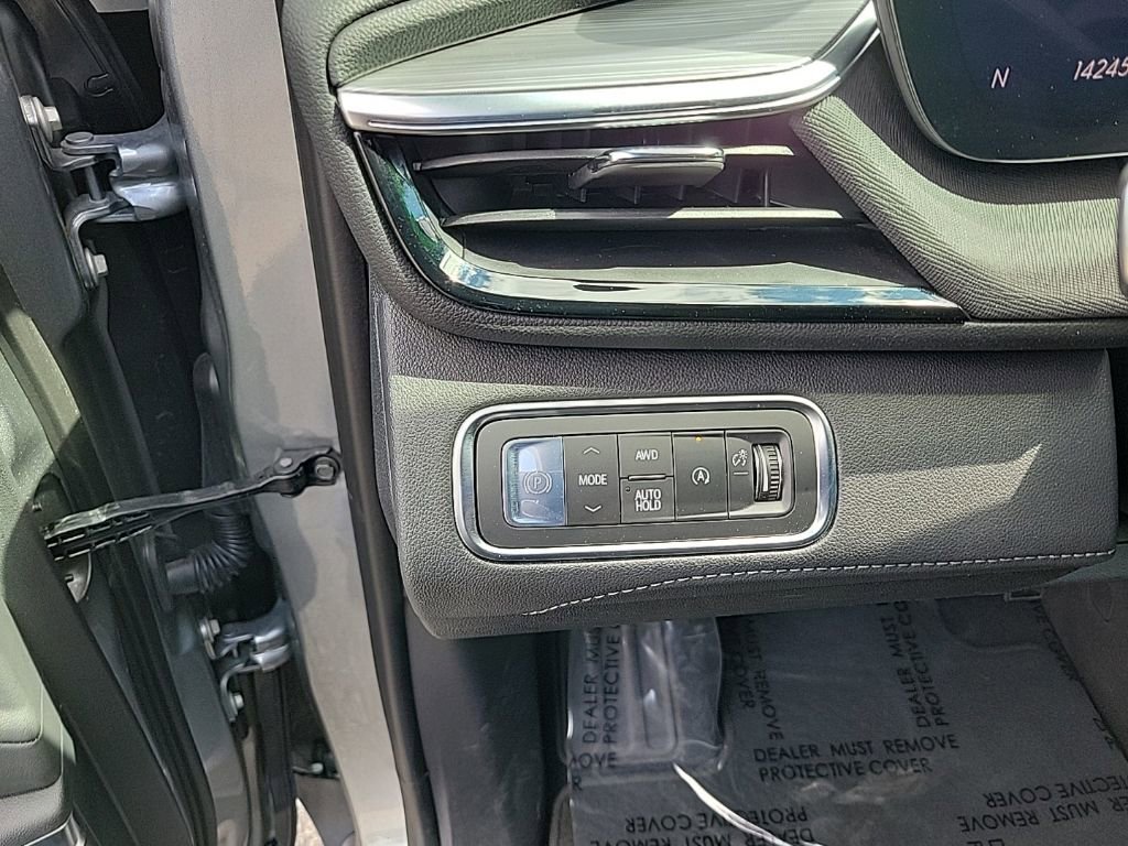 Used 2025 Buick Enclave Preferred AWD/4WD image 13