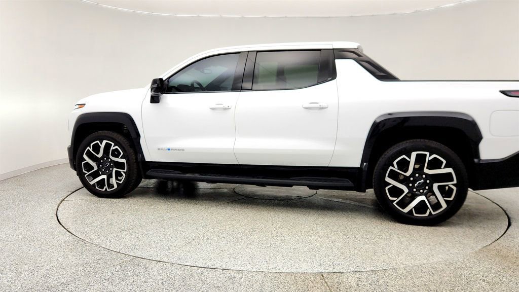 Used 2024 Chevrolet Silverado EV RST AWD/4WD image 8