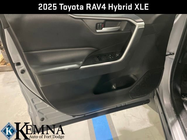 Used 2025 Toyota RAV4 XLE image 11