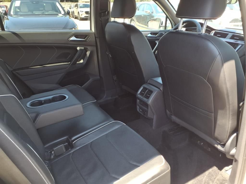 Used 2022 Volkswagen Tiguan SEL R-Line image 22