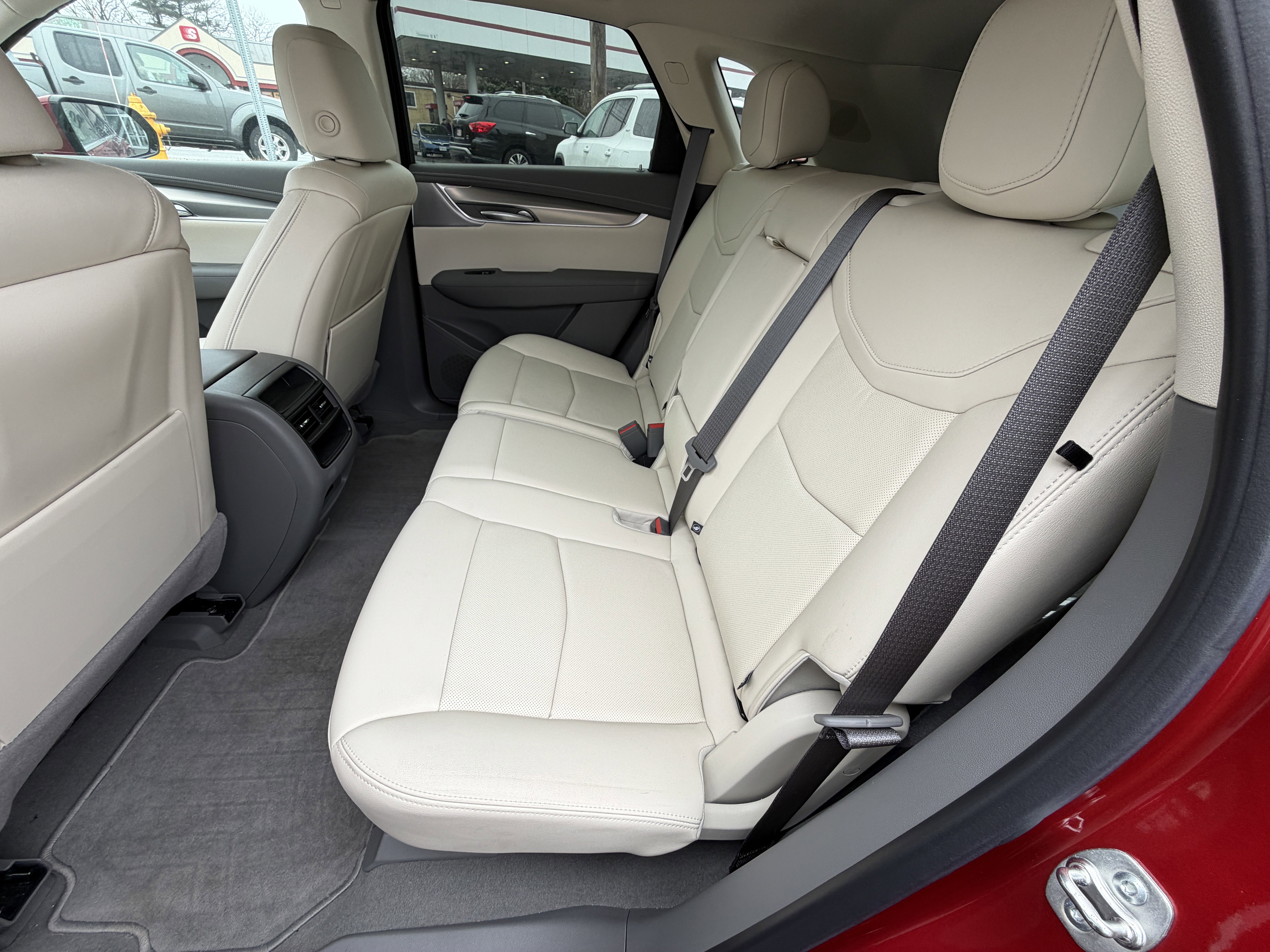 Used 2024 Cadillac XT5 Premium Luxury w/ Technology Package image 3