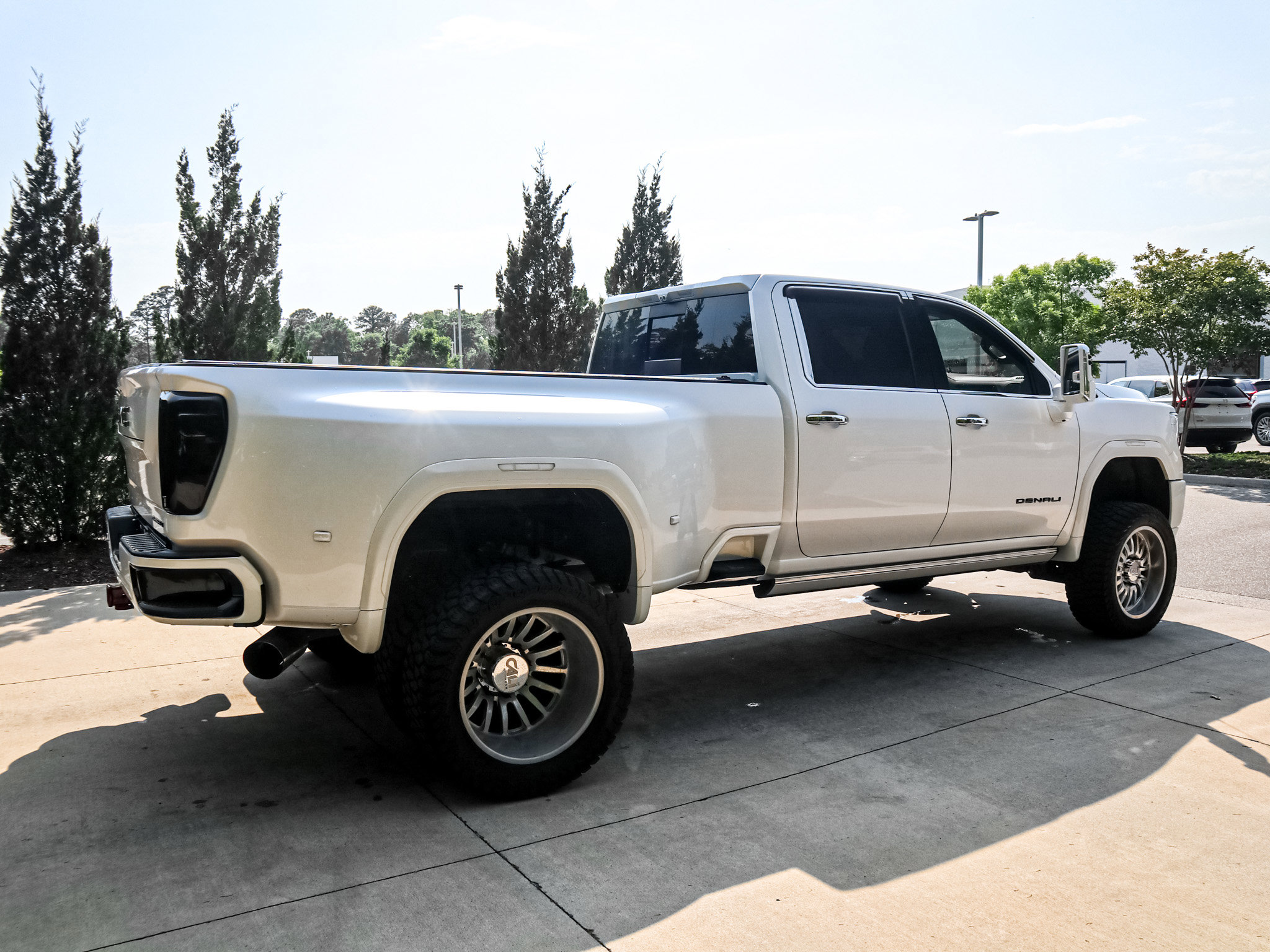 Used 2021 GMC Sierra 3500 Denali w/ Denali Ultimate Package AWD/4WD image 11