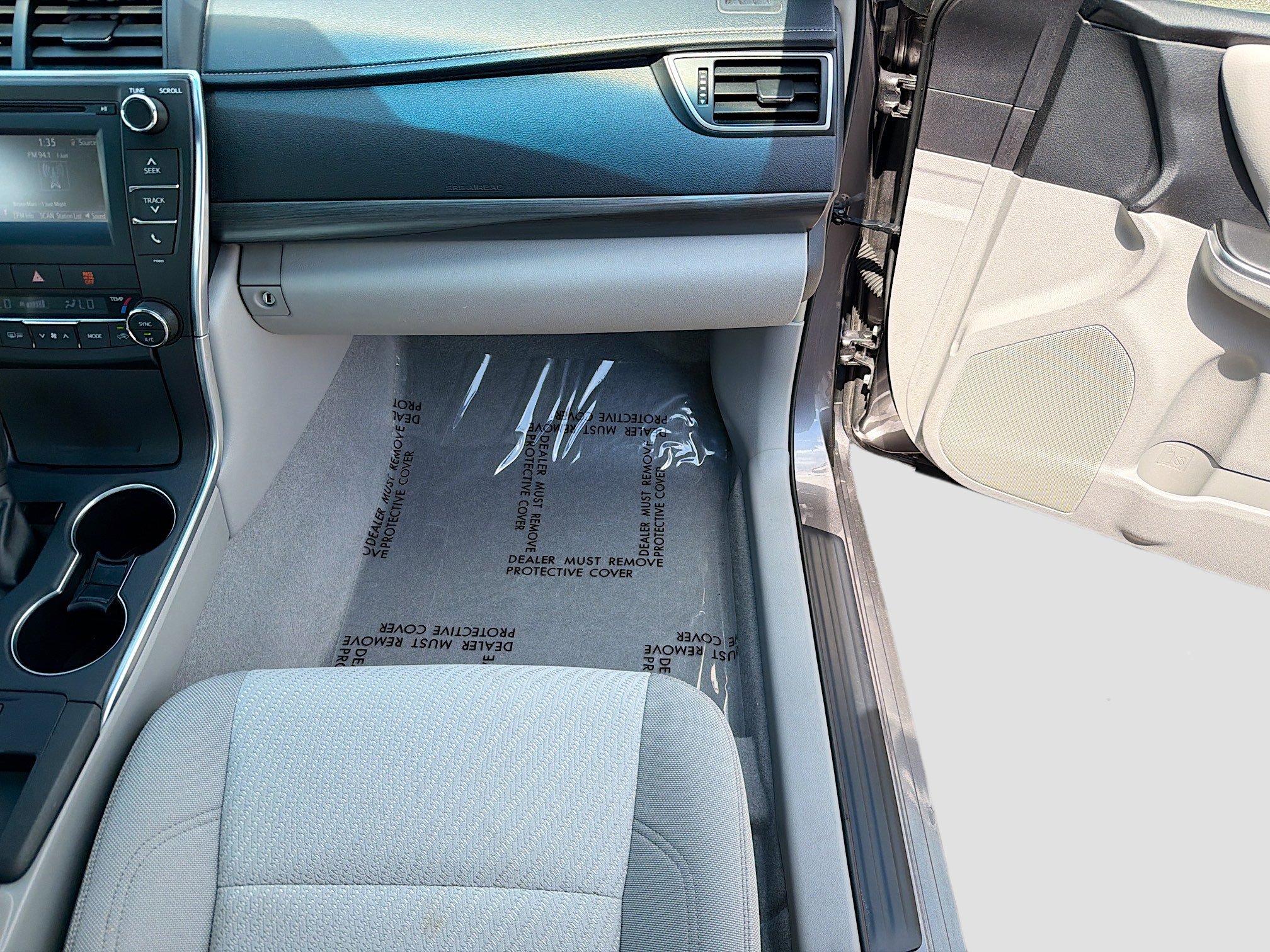 Used 2015 Toyota Camry LE image 17