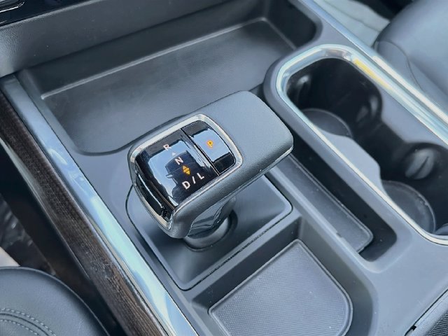 Used 2025 Chevrolet Silverado 1500 LT Trail Boss w/ Convenience Package II AWD/4WD image 19