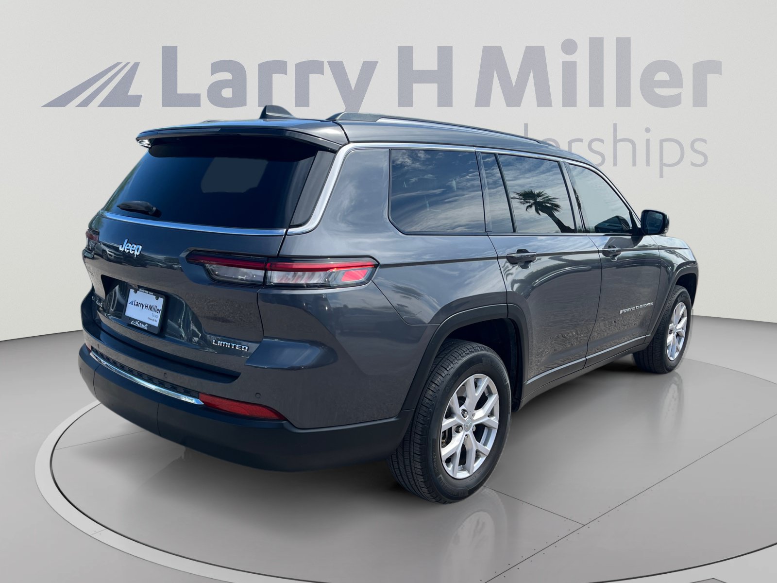 Used 2021 Jeep Grand Cherokee L Limited AWD/4WD image 5