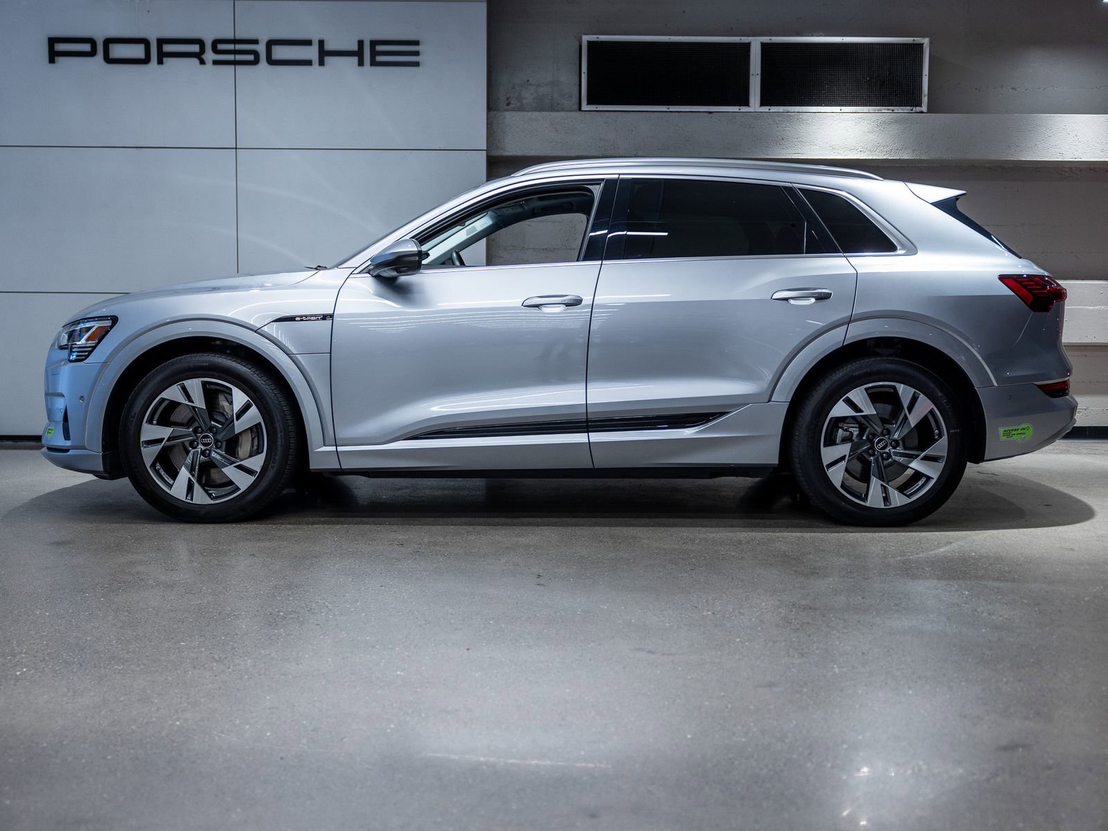 Used 2023 Audi e-tron Premium Plus AWD/4WD image 2