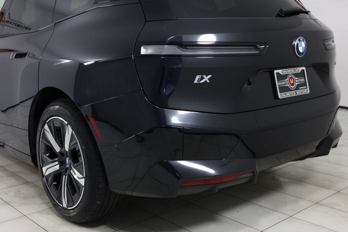 Used 2024 BMW iX xDrive50 w/ Premium Package AWD/4WD image 45