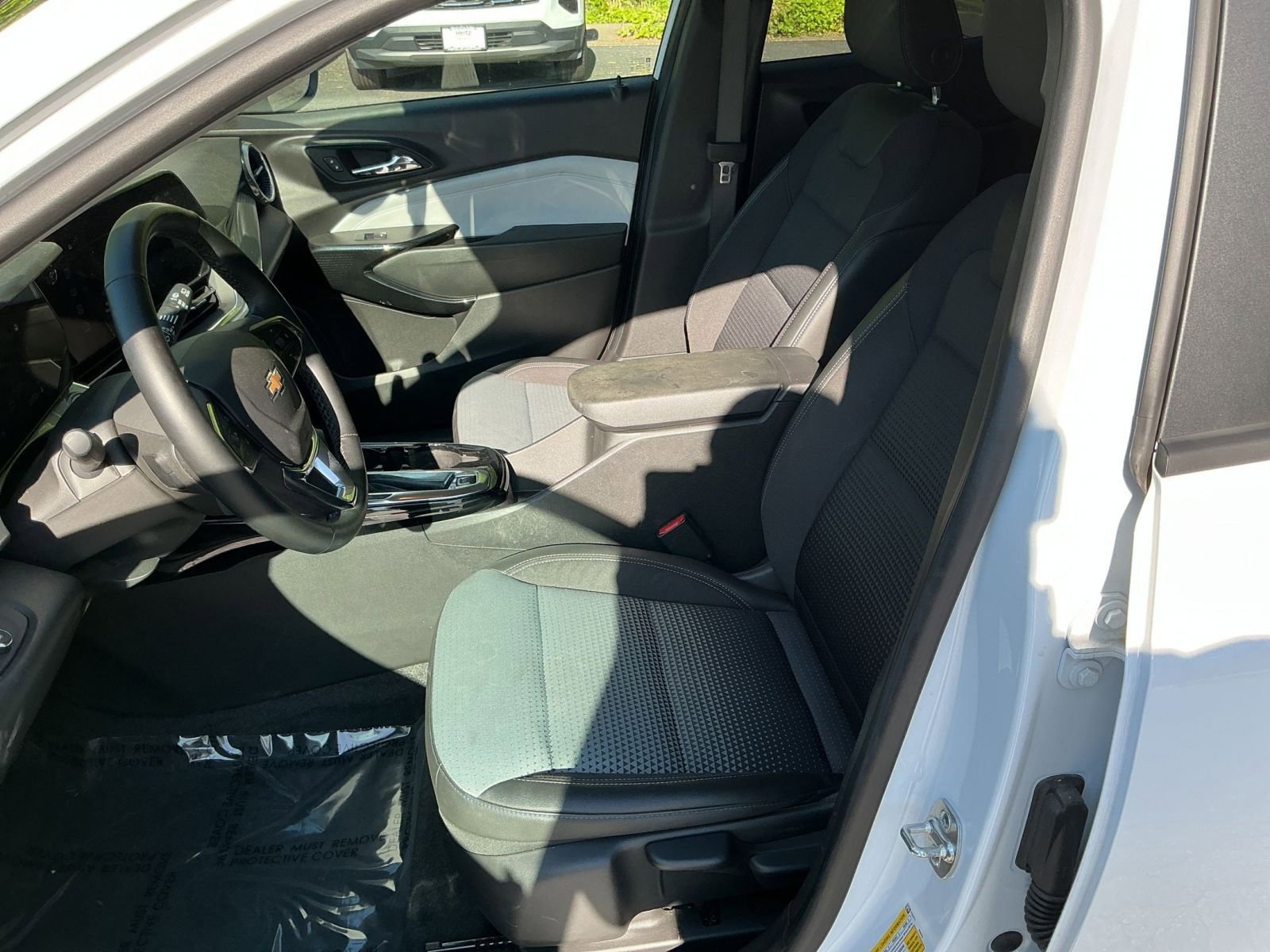 Used 2025 Chevrolet Trax LT w/ LT Convenience Package FWD image 31