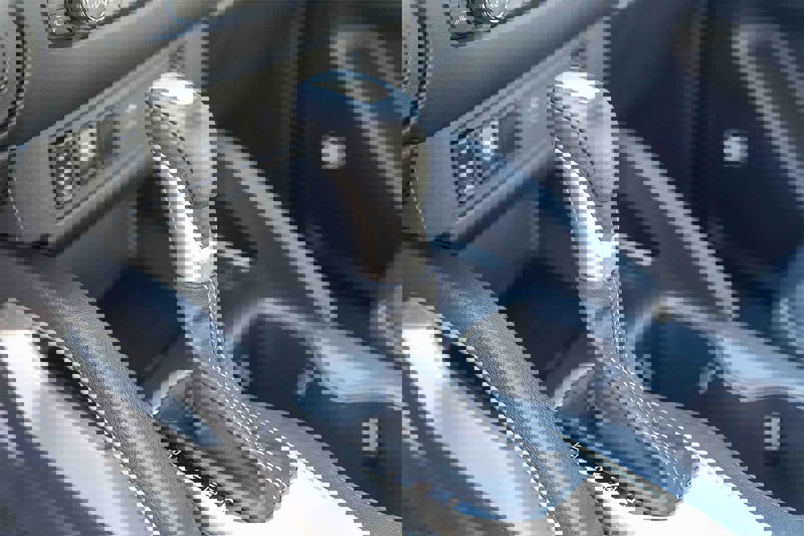 Used 2024 Nissan Frontier SL image 18