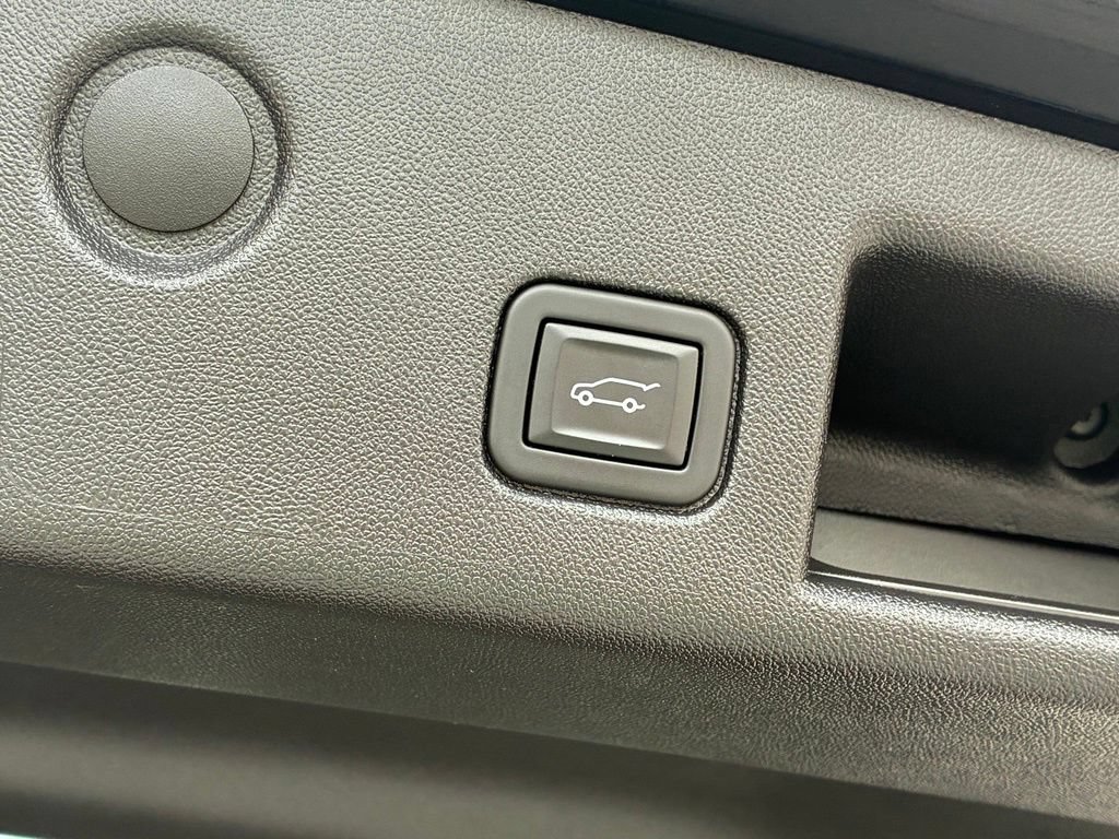 Used 2023 Chevrolet Equinox Premier AWD/4WD image 64