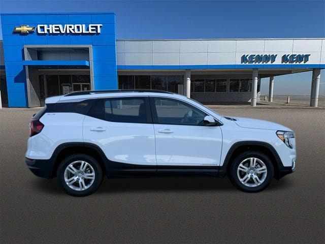 Certified 2024 GMC Terrain SLE w/ Driver Convenience Package AWD/4WD image 4